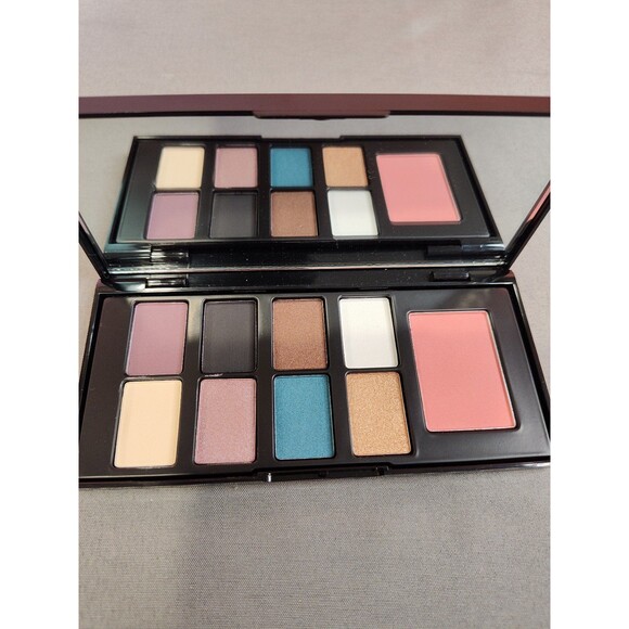 Elizabeth Arden 8 Eyeshadow Palette and Blush Black Cover - Picture 2 of 4